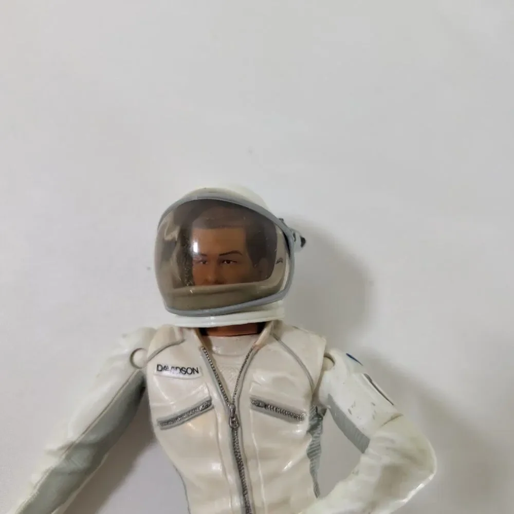 2001 Hasbro Planet of the Apes Leo Davidson Figure Helmet Weapon Loose